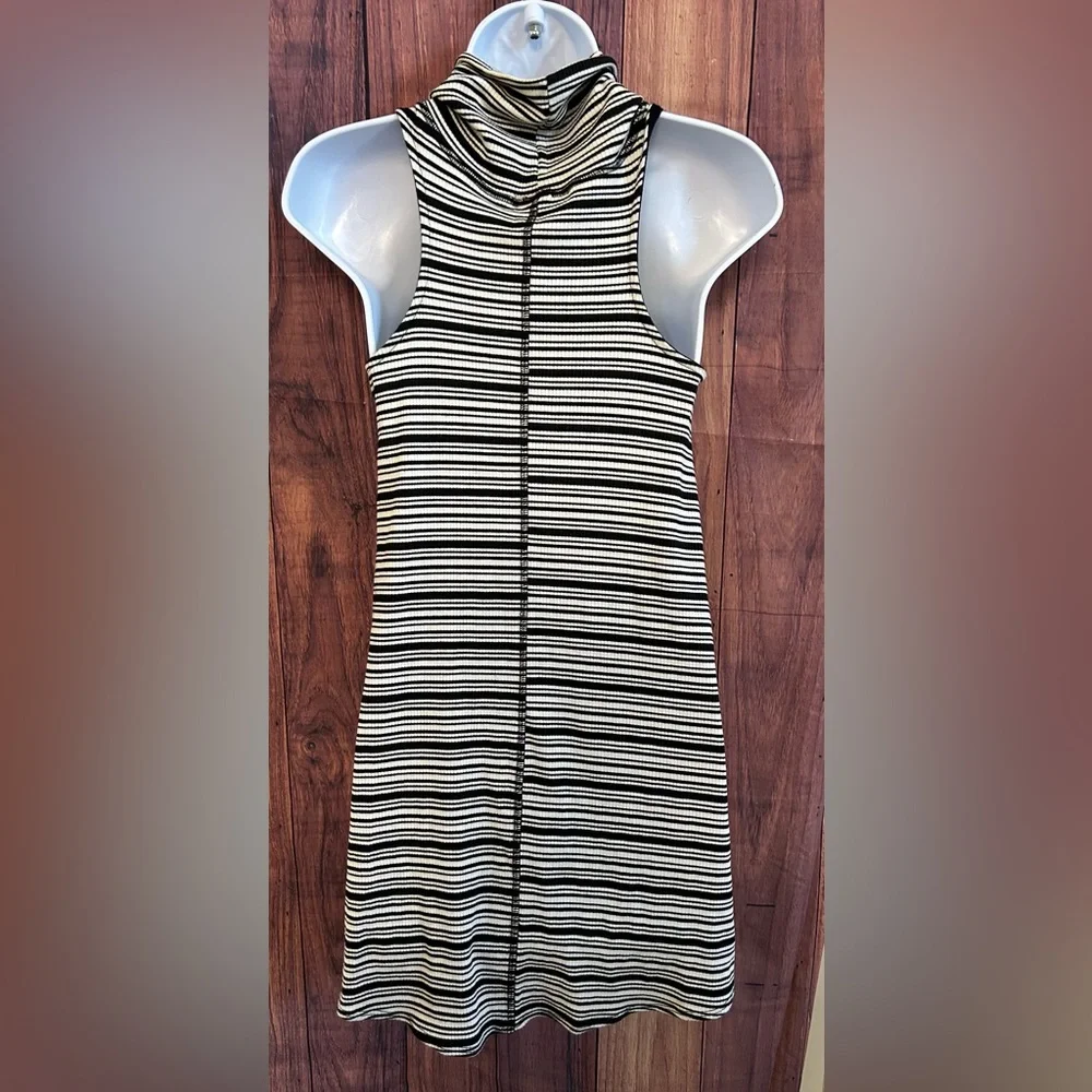 Dainty Hooligan Black & White Stripe Flowy Sleeveless Turtleneck Dress Size Sm - Picture 3 of 6
